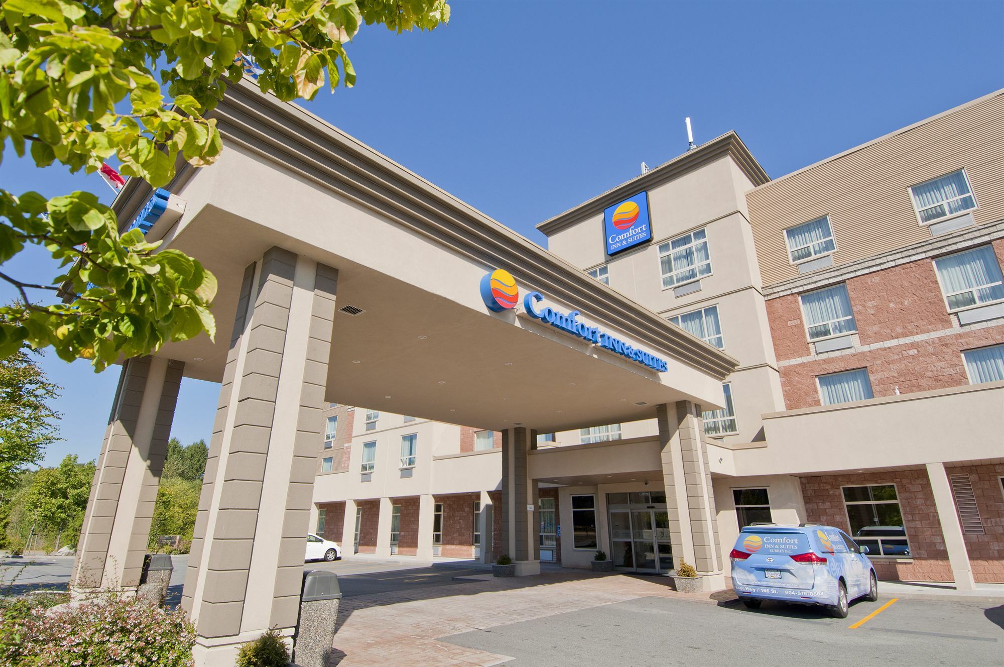 Comfort Inn & Suites Surrey Exterior photo